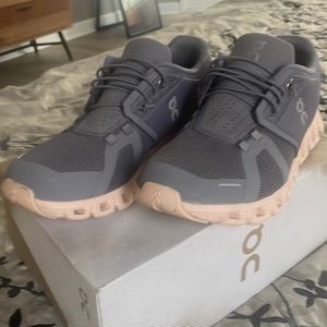 OC cloud 5- like new, only worn once. Zinc and shell. Box and laces.